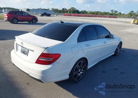 2013 Mercedes-Benz C 250 Sport из США, поврежденный, VIN WDDGF4HB6DA801676